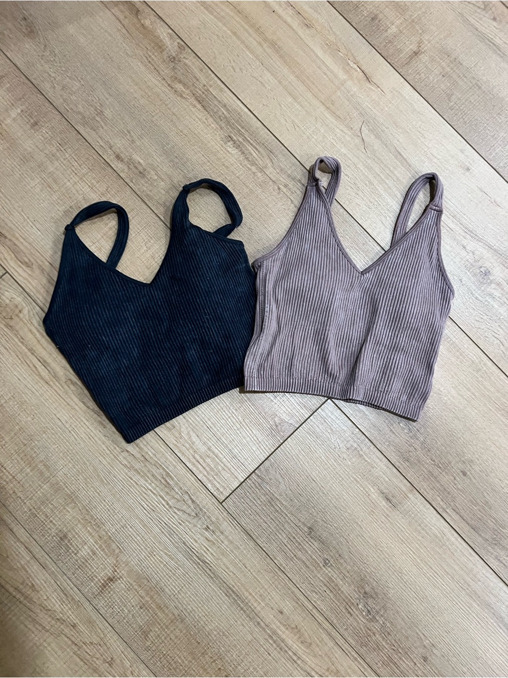 Wishlist Ribbed V-Neck Crop Tank Top - Black & Taupe